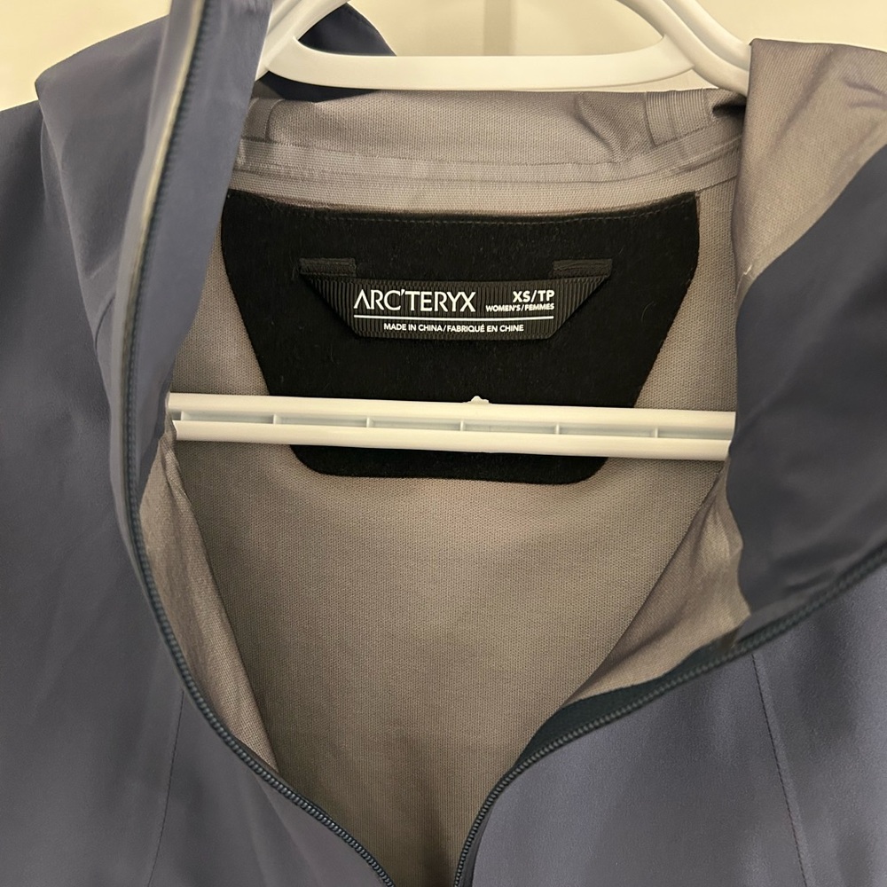 Arc'teryx Women's Venda anorak, beautiful navy color - Picture 6 of 8